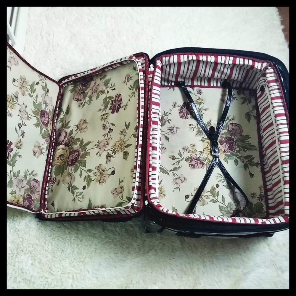 BRIGHTON Rolling Suitcase Beautiful Condition Comes With Protective Cover - Picture 8 of 12